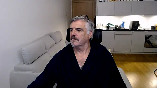 Buidapest online show from 12/15/25, 01:26