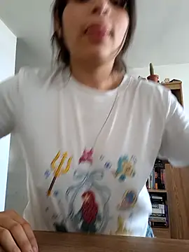 Snapshot of Emyii_ chatting on 07/22/26, 02:31 Emyii online show from 07/22/26, 02:31