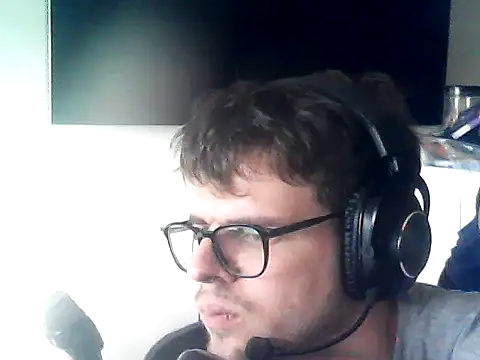 Snapshot of DesertedMonoxide chatting on 05/08/26, 04:12 DesertedMonoxide online show from 05/08/26, 04:12