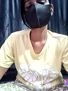 StrawberryCouples online show from 11/19/25, 05:40