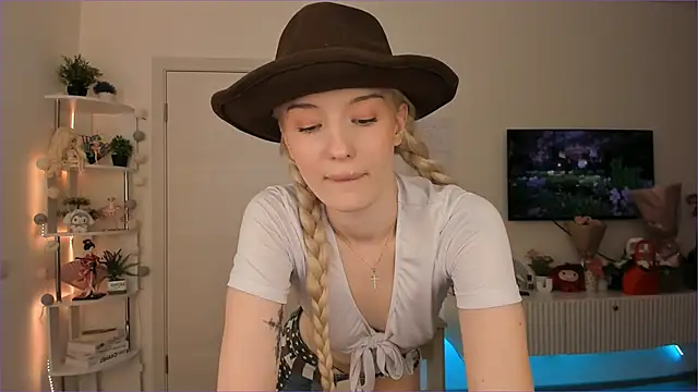 Snapshot of Tiffany_Paw chatting on 06/30/26, 03:40 Tiffany Paw online show from 06/30/26, 03:40
