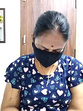 Snapshot of Queen-Neha chatting on 04/13/26, 08:42 Queen-Neha online show from 04/13/26, 08:42