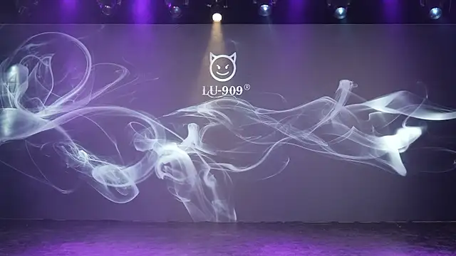 Snapshot of LU-909 chatting on 11/21/25, 08:02 LU-909 online show from 11/21/25, 08:02