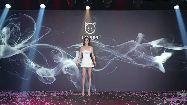 Snapshot of LU-909 chatting on 11/24/25, 08:14 LU-909 online show from 11/24/25, 08:14