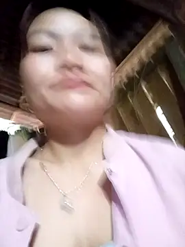 Snapshot of Lee-Thee chatting on 11/18/25, 12:16 Lee-Thee online show from 11/18/25, 12:16