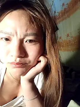 Snapshot of Lee-Thee chatting on 11/18/25, 11:37 Lee-Thee online show from 11/18/25, 11:37