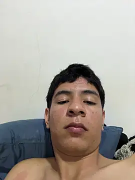 andresinh  online show from 11/18/25, 02:17