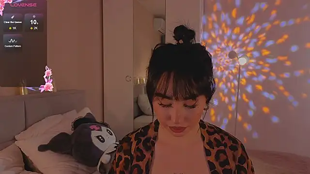 Snapshot of Lia_May chatting on 11/25/25, 02:11 Lia May online show from 11/25/25, 02:11