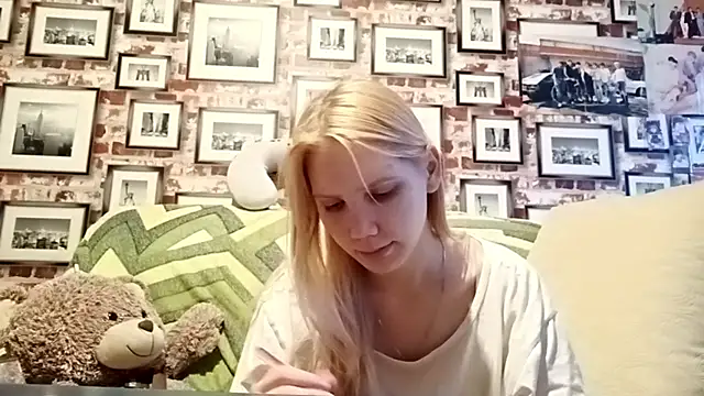 EvieBaggette online show from 11/18/25, 07:35