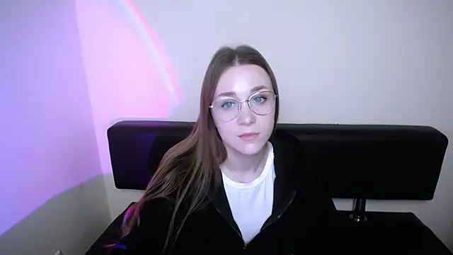 Snapshot of MillaTems_ chatting on 11/18/25, 10:20 MillaTems online show from 11/18/25, 10:20