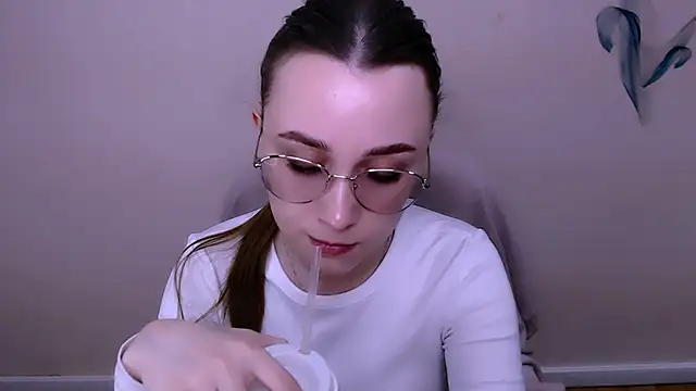 Snapshot of MillaTems_ chatting on 04/06/26, 10:49 MillaTems online show from 04/06/26, 10:49