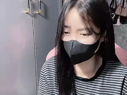 Hellen2999 online show from 12/18/25, 03:23