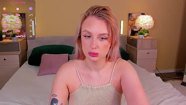 Snapshot of KiraRuiz chatting on 02/03/26, 01:04 KiraRuiz online show from 02/03/26, 01:04