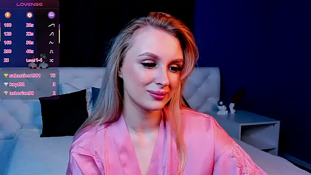 Snapshot of KiraRuiz chatting on 02/17/26, 10:27 KiraRuiz online show from 02/17/26, 10:27