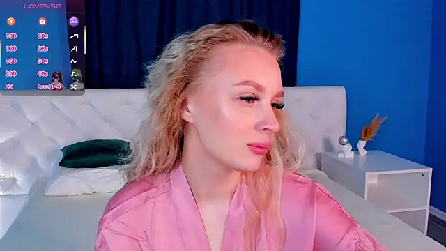 Snapshot of KiraRuiz chatting on 02/22/26, 12:56 KiraRuiz online show from 02/22/26, 12:56