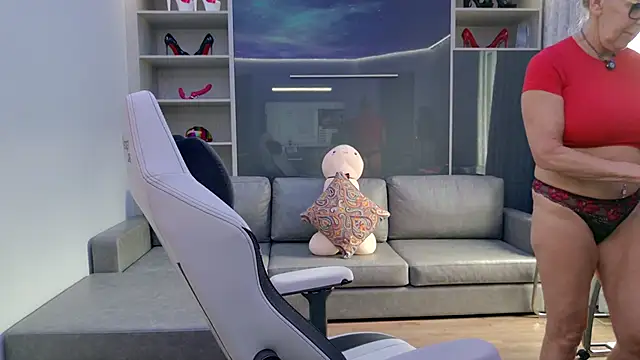 Snapshot of FitCougar chatting on 04/06/26, 05:58 FitCougar online show from 04/06/26, 05:58