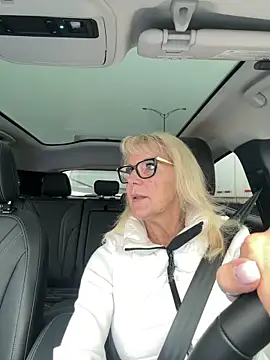 Snapshot of FitCougar chatting on 04/16/26, 11:44 FitCougar online show from 04/16/26, 11:44