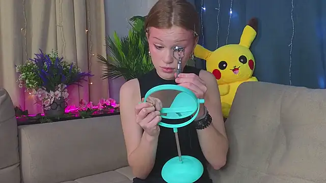 KarieBowery online show from 12/04/25, 07:55