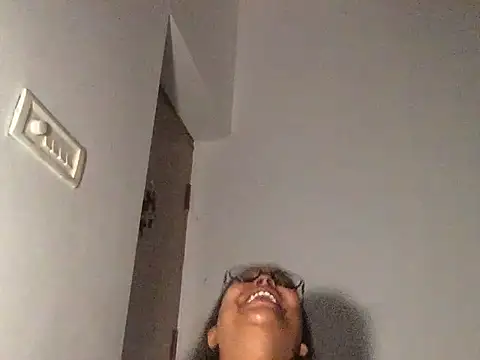 raveena hot online show from 12/16/25, 04:28