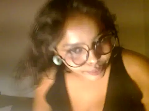 raveena hot online show from 12/23/25, 10:57