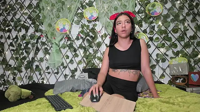 Snapshot of LittlePeach_ chatting on 04/09/26, 11:04 LittlePeach online show from 04/09/26, 11:04