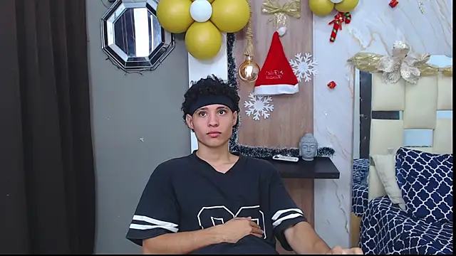 Snapshot of the_nugge chatting on 11/26/25, 10:11 the nugge online show from 11/26/25, 10:11