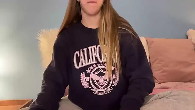 Snapshot of Martimartinaxx chatting on 01/08/26, 09:39 Martimartinaxx online show from 01/08/26, 09:39