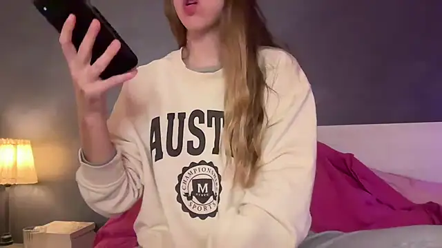 Snapshot of Martimartinaxx chatting on 02/11/26, 08:36 Martimartinaxx online show from 02/11/26, 08:36