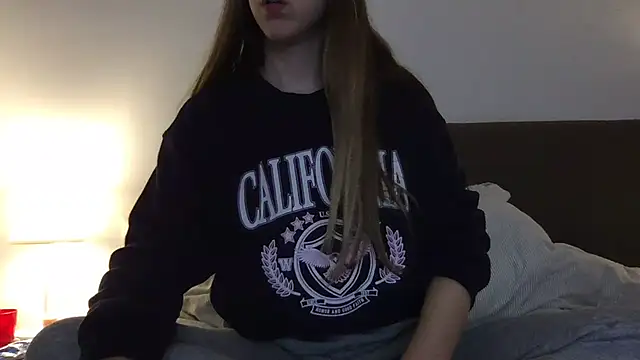 Snapshot of Martimartinaxx chatting on 03/25/26, 08:59 Martimartinaxx online show from 03/25/26, 08:59