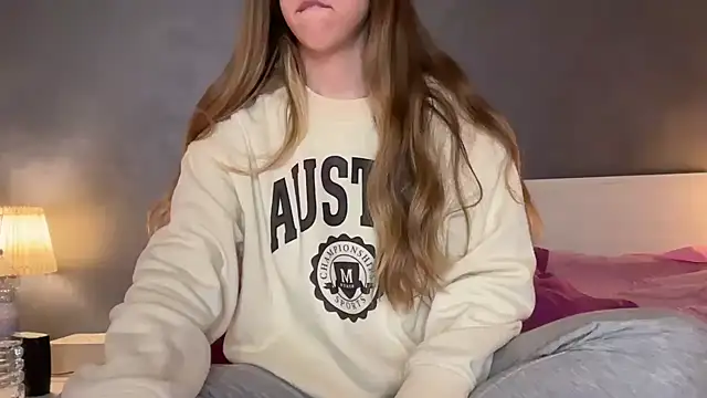 Snapshot of Martimartinaxx chatting on 04/09/26, 08:03 Martimartinaxx online show from 04/09/26, 08:03