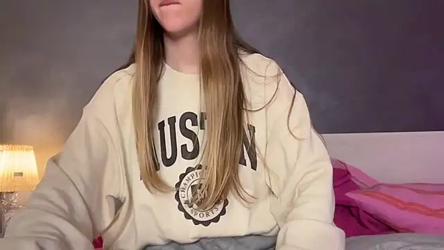 Snapshot of Martimartinaxx chatting on 04/16/26, 08:31 Martimartinaxx online show from 04/16/26, 08:31