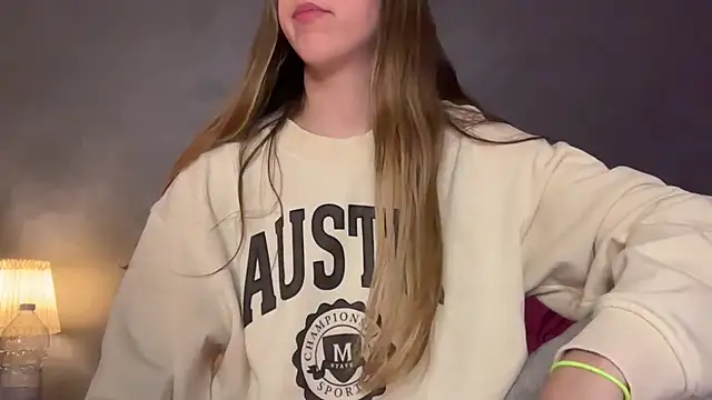 Snapshot of Martimartinaxx chatting on 04/16/26, 09:39 Martimartinaxx online show from 04/16/26, 09:39