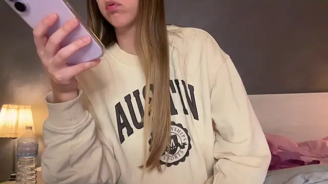 Snapshot of Martimartinaxx chatting on 04/22/26, 07:37 Martimartinaxx online show from 04/22/26, 07:37