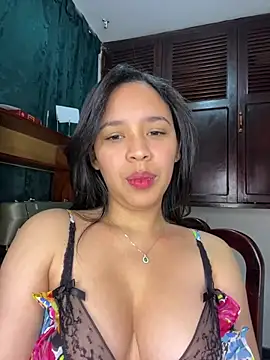 Snapshot of Esmerald_1111 chatting on 02/04/26, 12:33 Esmerald 1111 online show from 02/04/26, 12:33