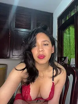 Snapshot of Esmerald_1111 chatting on 02/06/26, 10:29 Esmerald 1111 online show from 02/06/26, 10:29