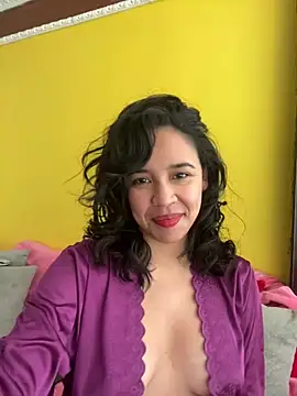 Snapshot of Esmerald_1111 chatting on 02/19/26, 04:14 Esmerald 1111 online show from 02/19/26, 04:14