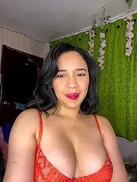 Snapshot of Esmerald_1111 chatting on 03/06/26, 12:45 Esmerald 1111 online show from 03/06/26, 12:45