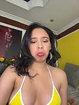 Snapshot of Esmerald_1111 chatting on 03/11/26, 12:33 Esmerald 1111 online show from 03/11/26, 12:33