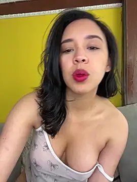 Snapshot of Esmerald_1111 chatting on 03/20/26, 02:11 Esmerald 1111 online show from 03/20/26, 02:11