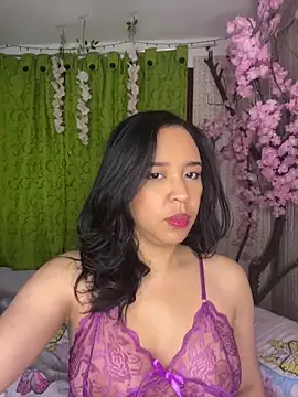 Snapshot of Esmerald_1111 chatting on 04/07/26, 11:10 Esmerald 1111 online show from 04/07/26, 11:10