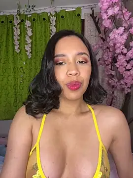 Snapshot of Esmerald_1111 chatting on 04/08/26, 10:04 Esmerald 1111 online show from 04/08/26, 10:04