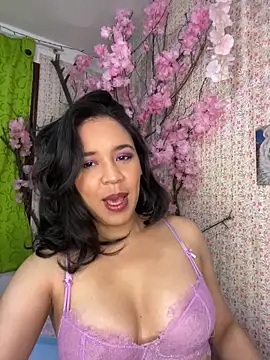 Snapshot of Esmerald_1111 chatting on 04/09/26, 10:09 Esmerald 1111 online show from 04/09/26, 10:09