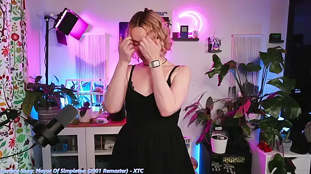 xzoeyryanx online show from 11/28/25, 04:42