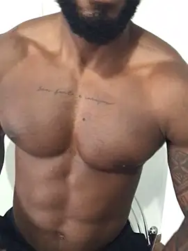 Snapshot of Nicolau_25 chatting on 11/17/25, 08:03 Nicolau 25 online show from 11/17/25, 08:03