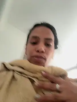 Snapshot of ArielleMillerr- chatting on 02/02/26, 05:44 ArielleMillerr- online show from 02/02/26, 05:44