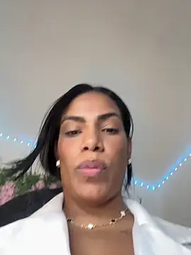 Snapshot of ArielleMillerr- chatting on 03/06/26, 07:54 ArielleMillerr- online show from 03/06/26, 07:54