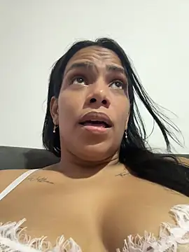 Snapshot of ArielleMillerr- chatting on 04/08/26, 05:24 ArielleMillerr- online show from 04/08/26, 05:24