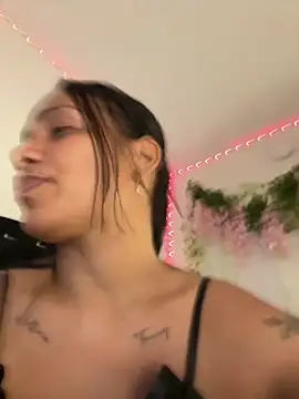 Snapshot of ArielleMillerr- chatting on 04/09/26, 05:18 ArielleMillerr- online show from 04/09/26, 05:18