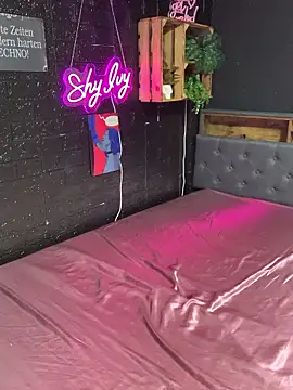 Shy-Ivy online show from 01/14/26, 11:20