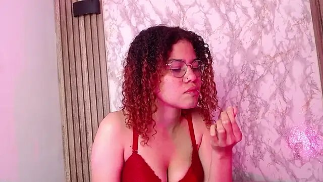 Snapshot of Annie_Chers chatting on 11/18/25, 04:17 Annie Chers online show from 11/18/25, 04:17